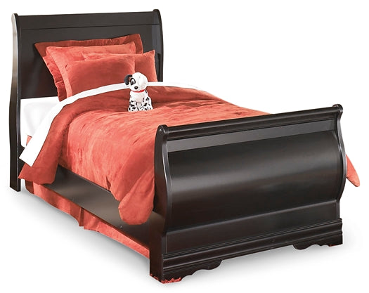 Huey Vineyard  Sleigh Bed With Mirrored Dresser And 2 Nightstands